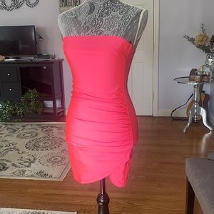 NEON PINK STRAPLESS MINI DRESS
